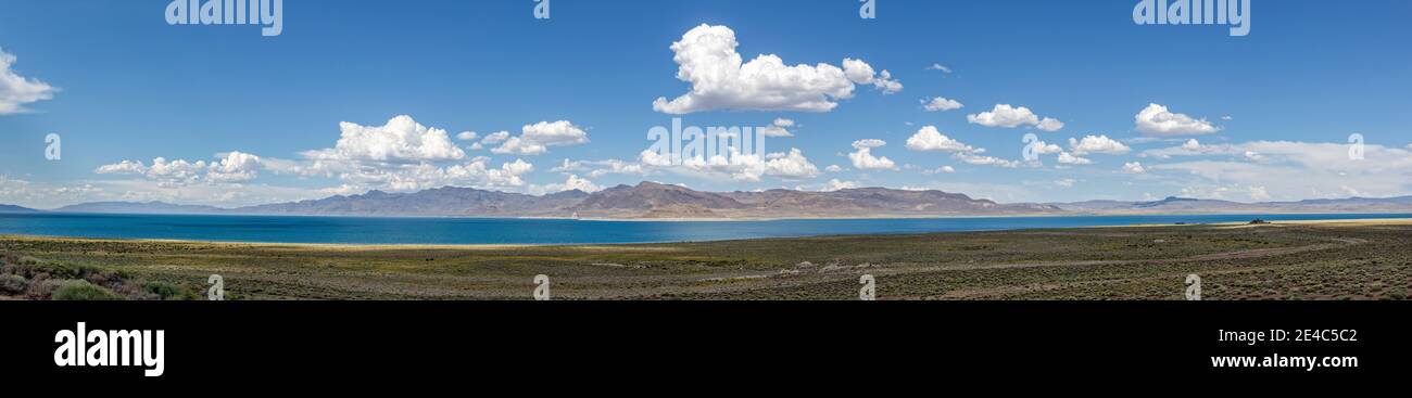 Landschaftlich schöner Blick auf einen See, Pyramid Lake, Nevada, USA Stockfoto