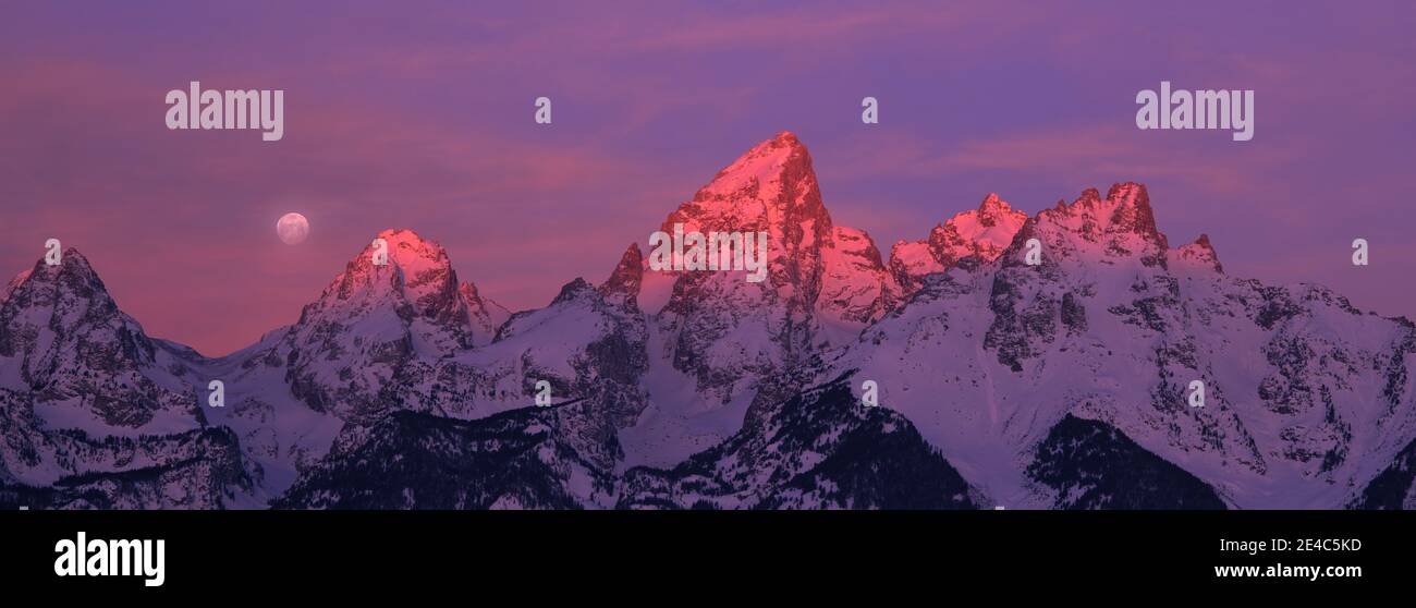 Malerische Aussicht auf schneebedeckte Bergkette, Teton Range, Grand Teton National Park, Wyoming, USA Stockfoto
