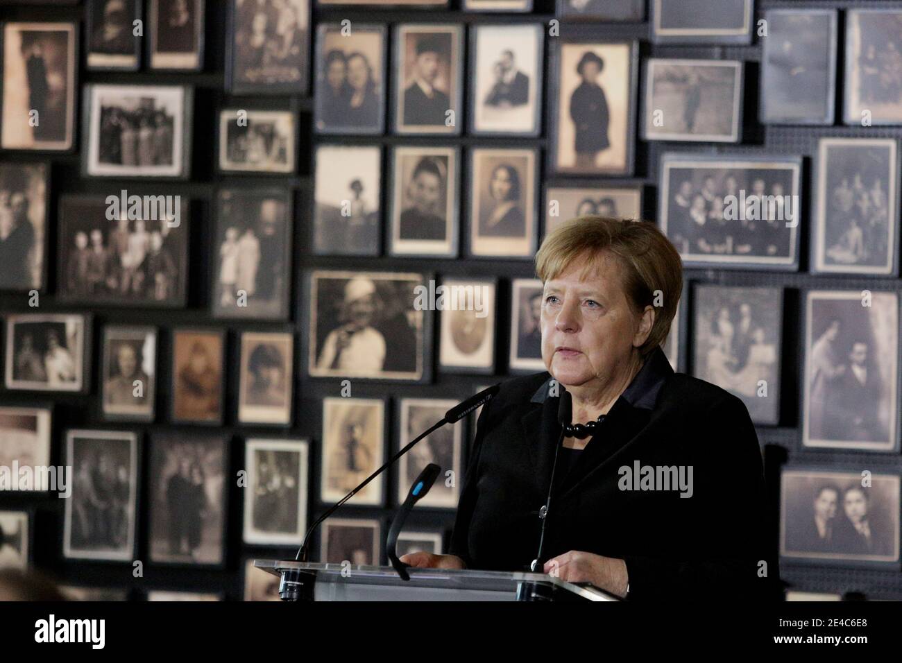 OSWIECIM, POLEN - 6. DEZEMBER 2019: Angela Merkels Besuch im ehemaligen Nazi-Konzentrationslager Auschwitz-Birkenau. Stockfoto