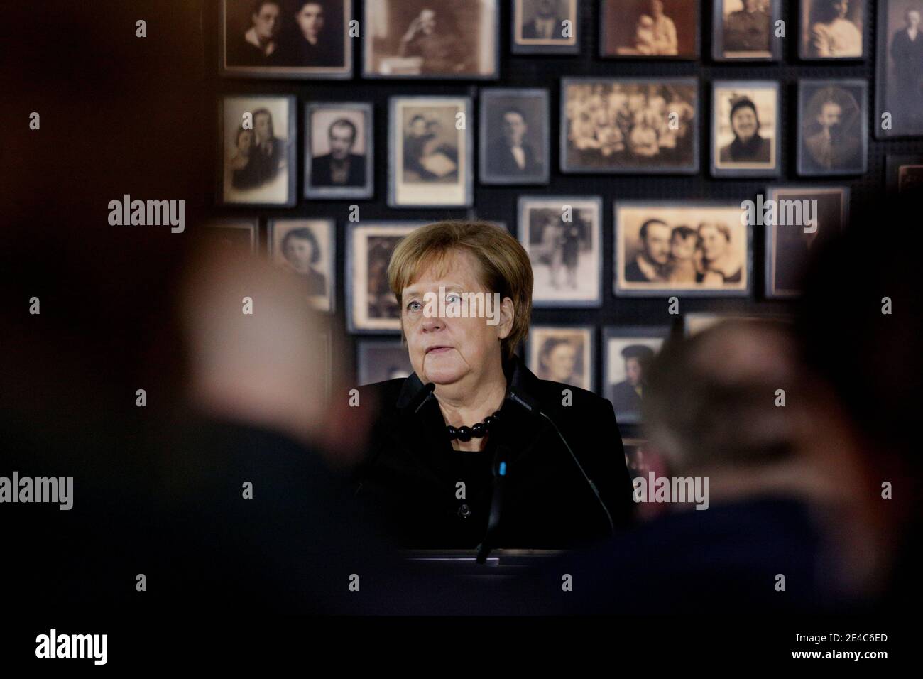 OSWIECIM, POLEN - 6. DEZEMBER 2019: Angela Merkels Besuch im ehemaligen Nazi-Konzentrationslager Auschwitz-Birkenau. Stockfoto