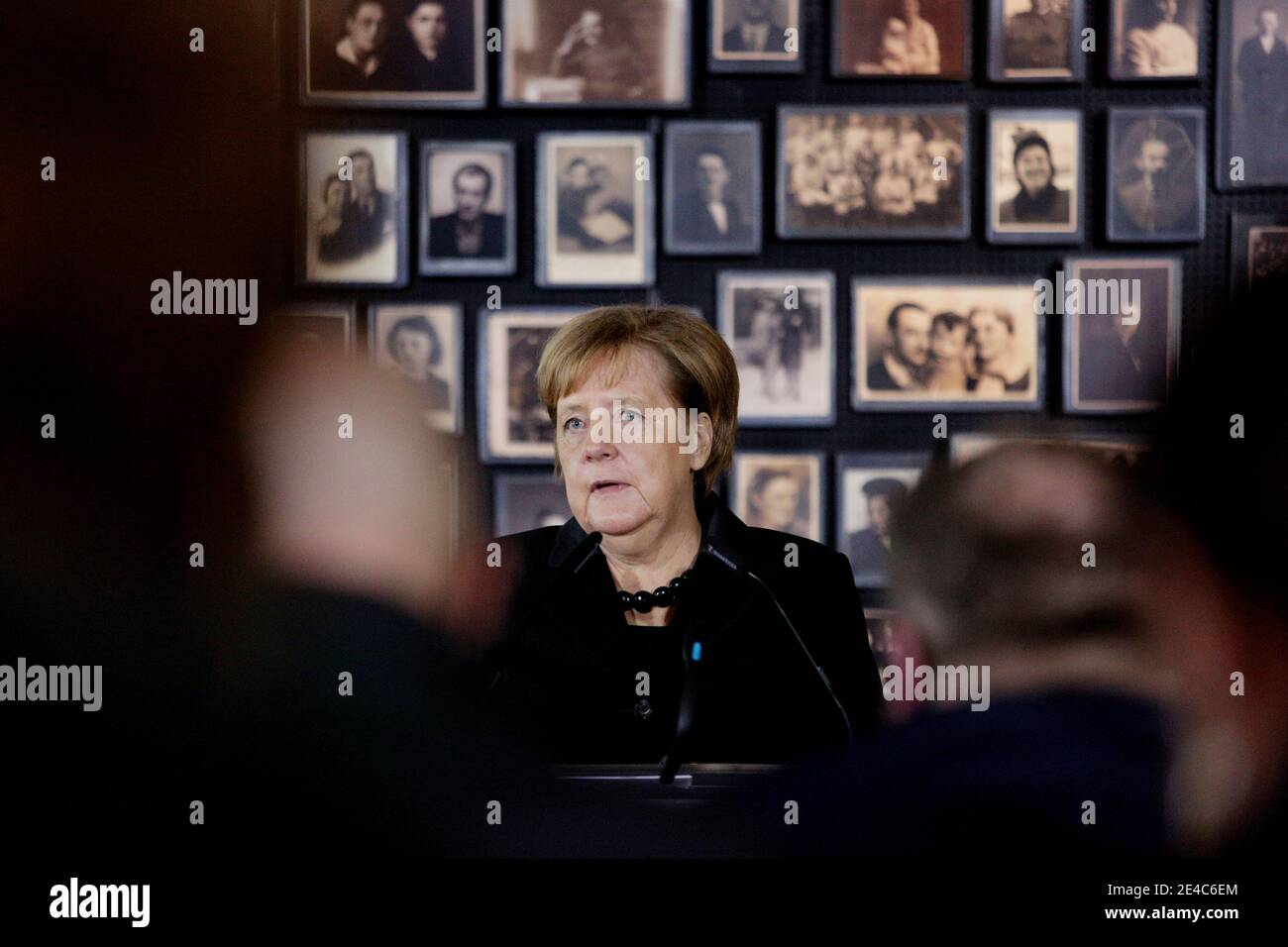 OSWIECIM, POLEN - 6. DEZEMBER 2019: Angela Merkels Besuch im ehemaligen Nazi-Konzentrationslager Auschwitz-Birkenau. Stockfoto