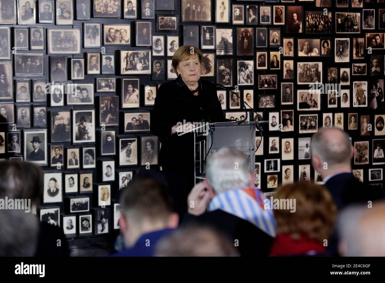 OSWIECIM, POLEN - 6. DEZEMBER 2019: Angela Merkels Besuch im ehemaligen Nazi-Konzentrationslager Auschwitz-Birkenau. Stockfoto