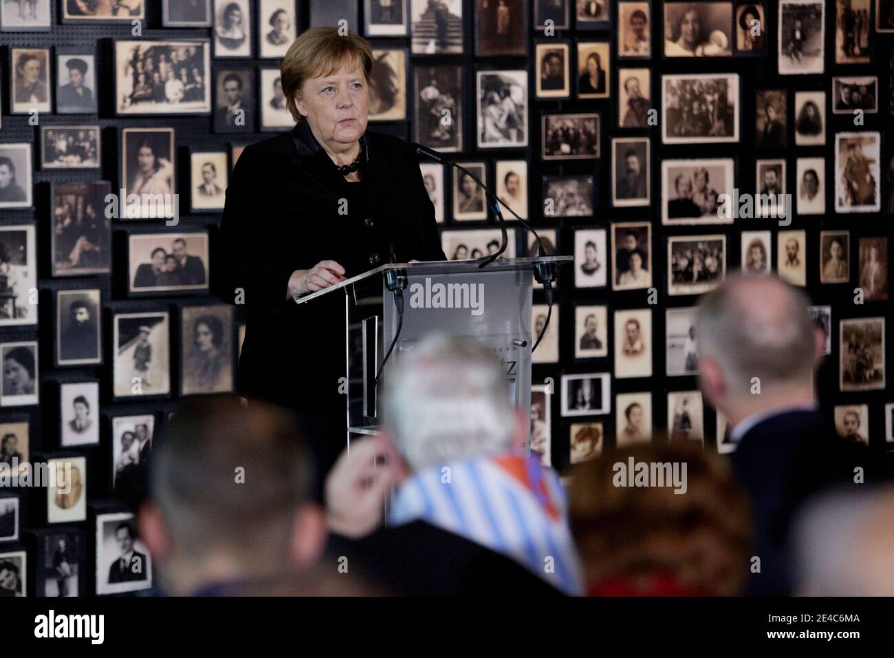 OSWIECIM, POLEN - 6. DEZEMBER 2019: Angela Merkels Besuch im ehemaligen Nazi-Konzentrationslager Auschwitz-Birkenau. Stockfoto