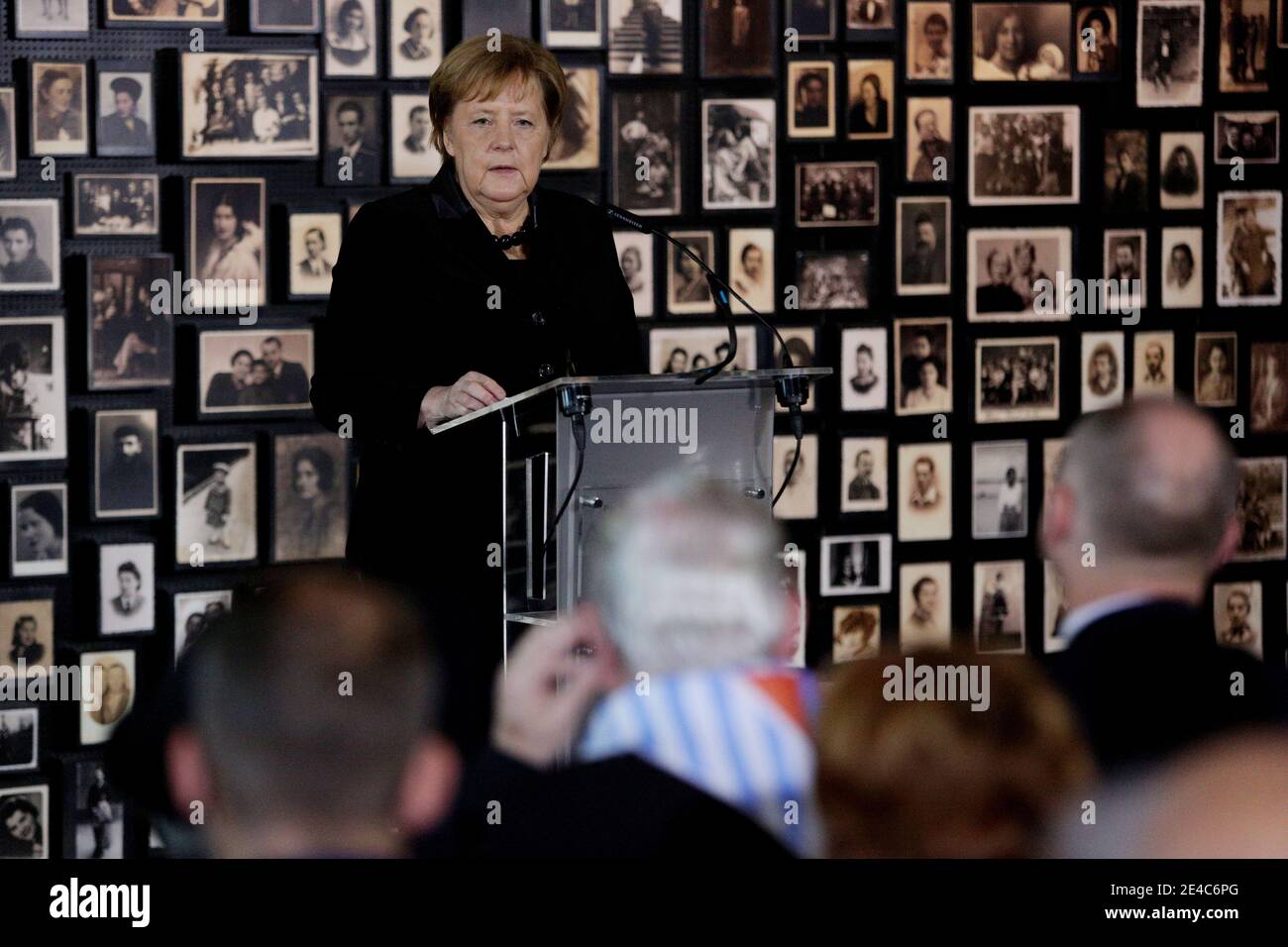 OSWIECIM, POLEN - 6. DEZEMBER 2019: Angela Merkels Besuch im ehemaligen Nazi-Konzentrationslager Auschwitz-Birkenau. Stockfoto