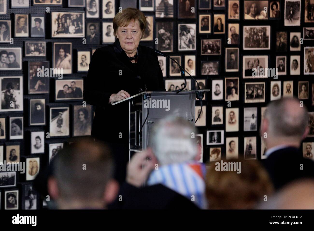 OSWIECIM, POLEN - 6. DEZEMBER 2019: Angela Merkels Besuch im ehemaligen Nazi-Konzentrationslager Auschwitz-Birkenau. Stockfoto