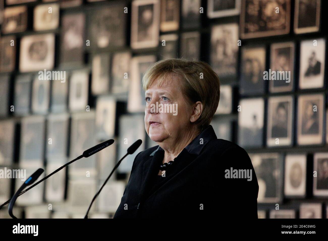 OSWIECIM, POLEN - 6. DEZEMBER 2019: Angela Merkels Besuch im ehemaligen Nazi-Konzentrationslager Auschwitz-Birkenau. Stockfoto