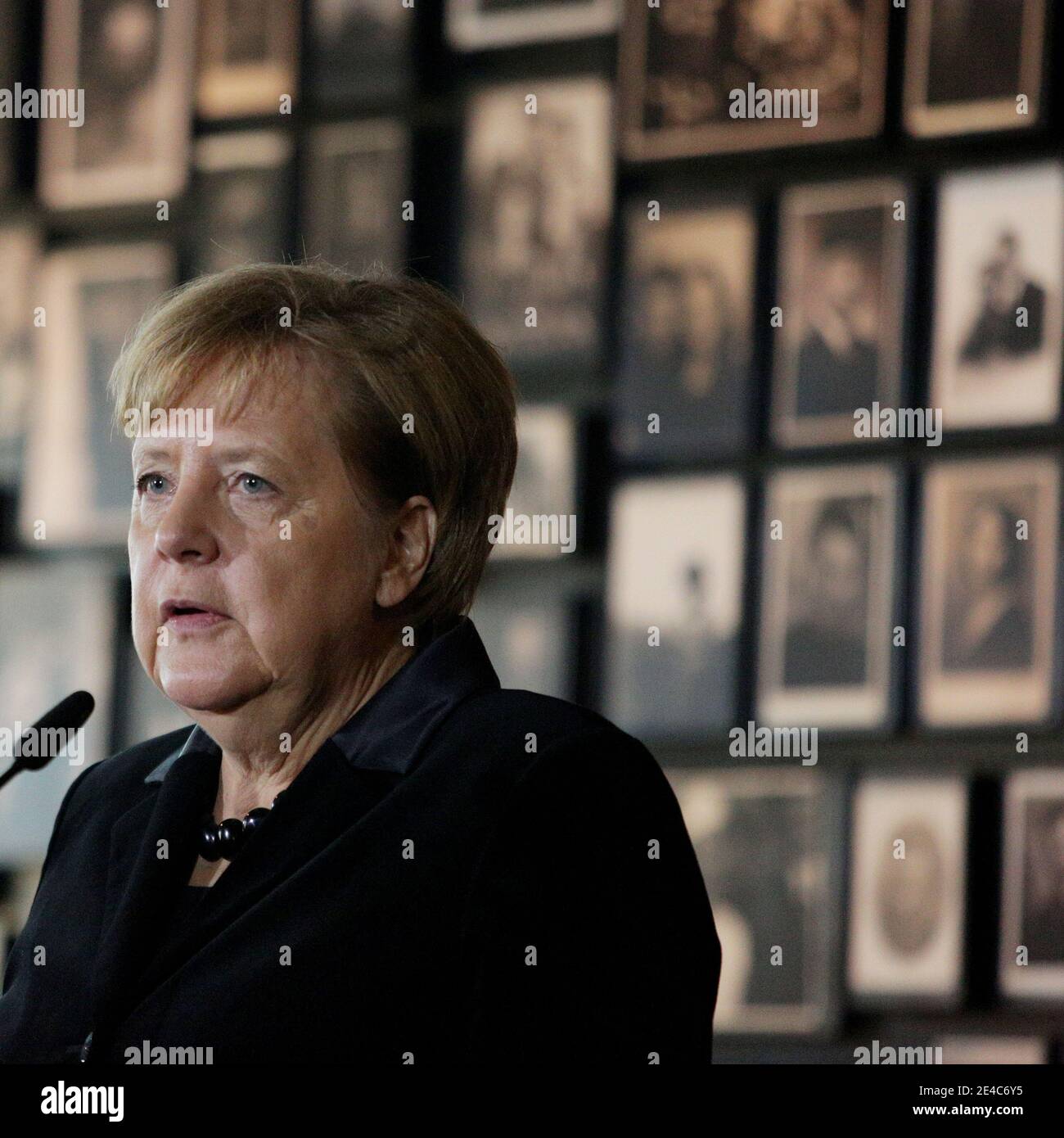OSWIECIM, POLEN - 6. DEZEMBER 2019: Angela Merkels Besuch im ehemaligen Nazi-Konzentrationslager Auschwitz-Birkenau. Stockfoto