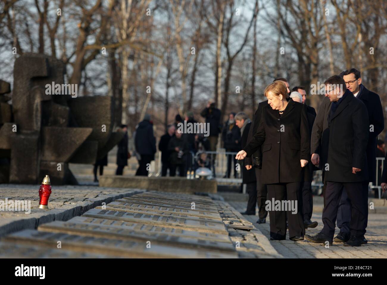 OSWIECIM, POLEN - 6. DEZEMBER 2019: Angela Merkels Besuch im ehemaligen Nazi-Konzentrationslager Auschwitz-Birkenau. Stockfoto