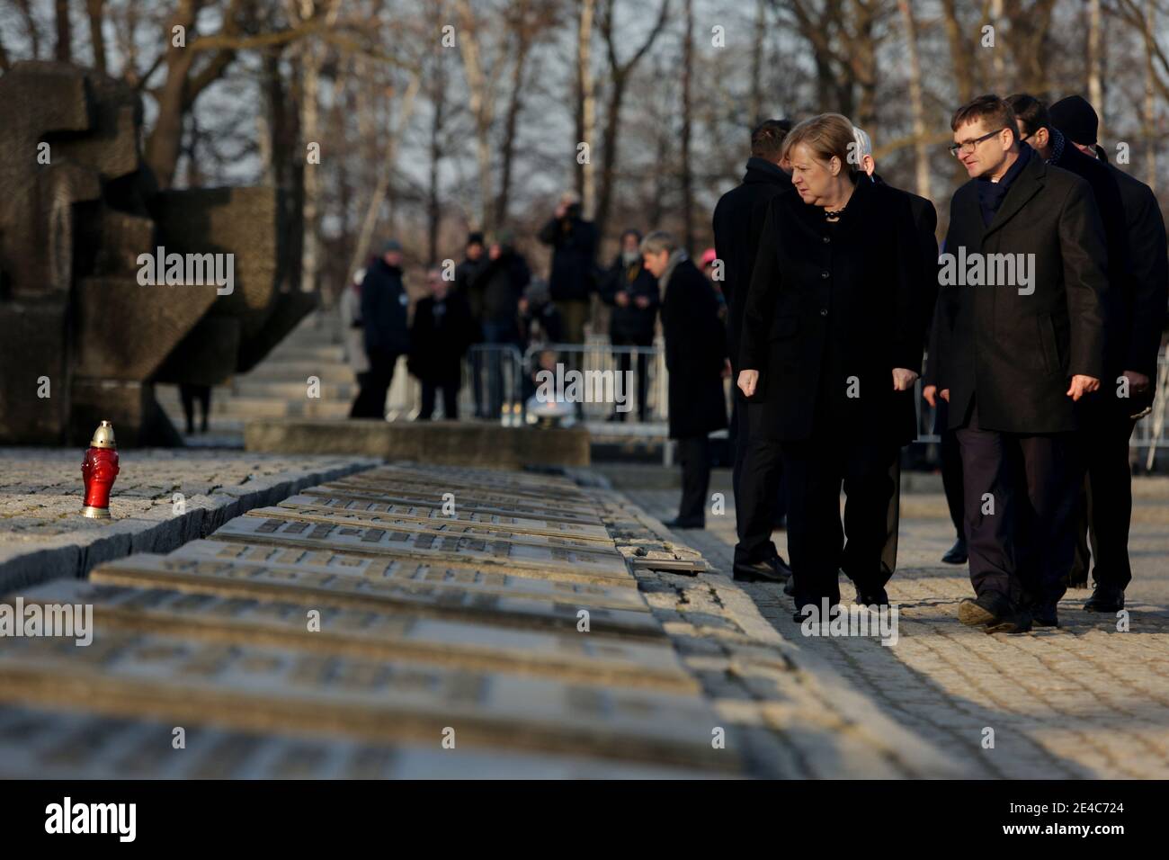 OSWIECIM, POLEN - 6. DEZEMBER 2019: Angela Merkels Besuch im ehemaligen Nazi-Konzentrationslager Auschwitz-Birkenau. Stockfoto