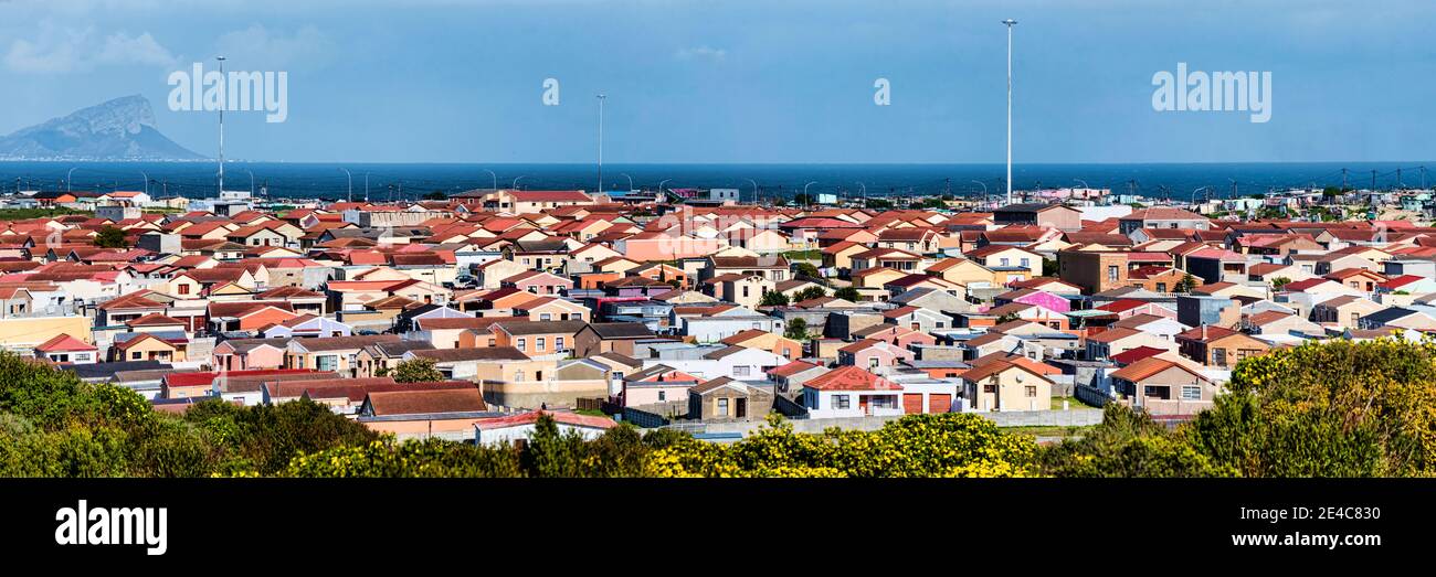 Erhöhte Ansicht von Häusern in einer Stadt, Cape Flats, Kapstadt, Western Cape Province, Südafrika Stockfoto