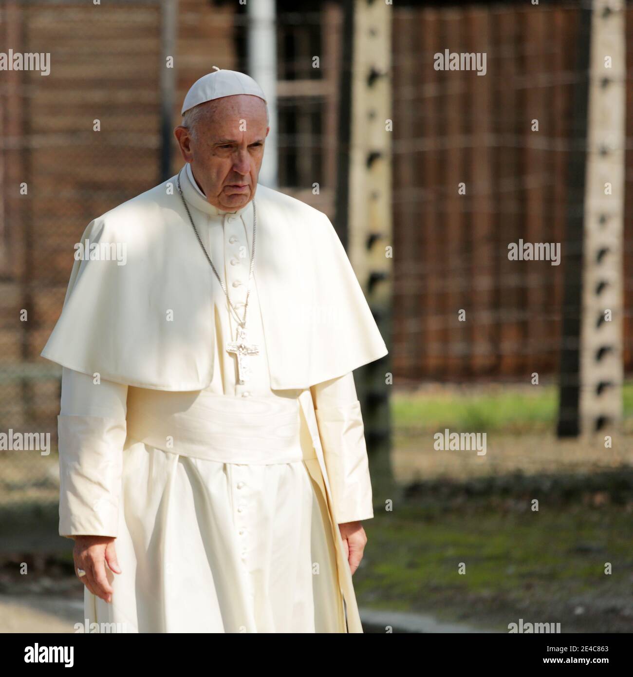 OSWIECIM, POLEN - 29. JULI 2016: Besuch des Heiligen Vaters, Papst Franziskus, am Ort des ehemaligen Nazi-Konzentrationslagers Auschwitz-Birkenau. Stockfoto