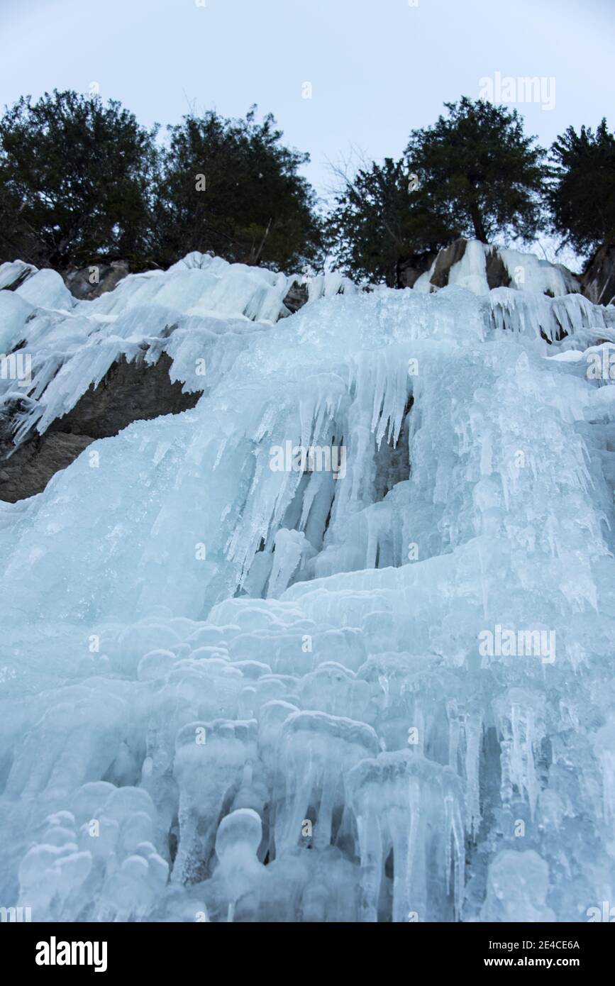 Eiszapfen, gefrorener Wasserfall Stockfoto