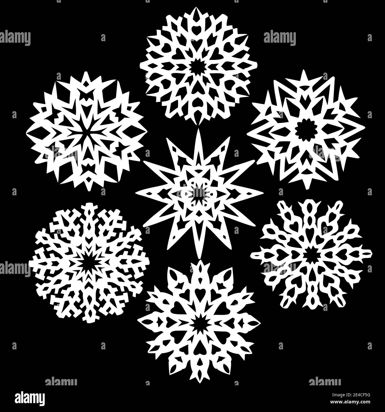 Verschiedene Schneeflocken als Papier in schwarz und weiß geschnitten Stockfoto