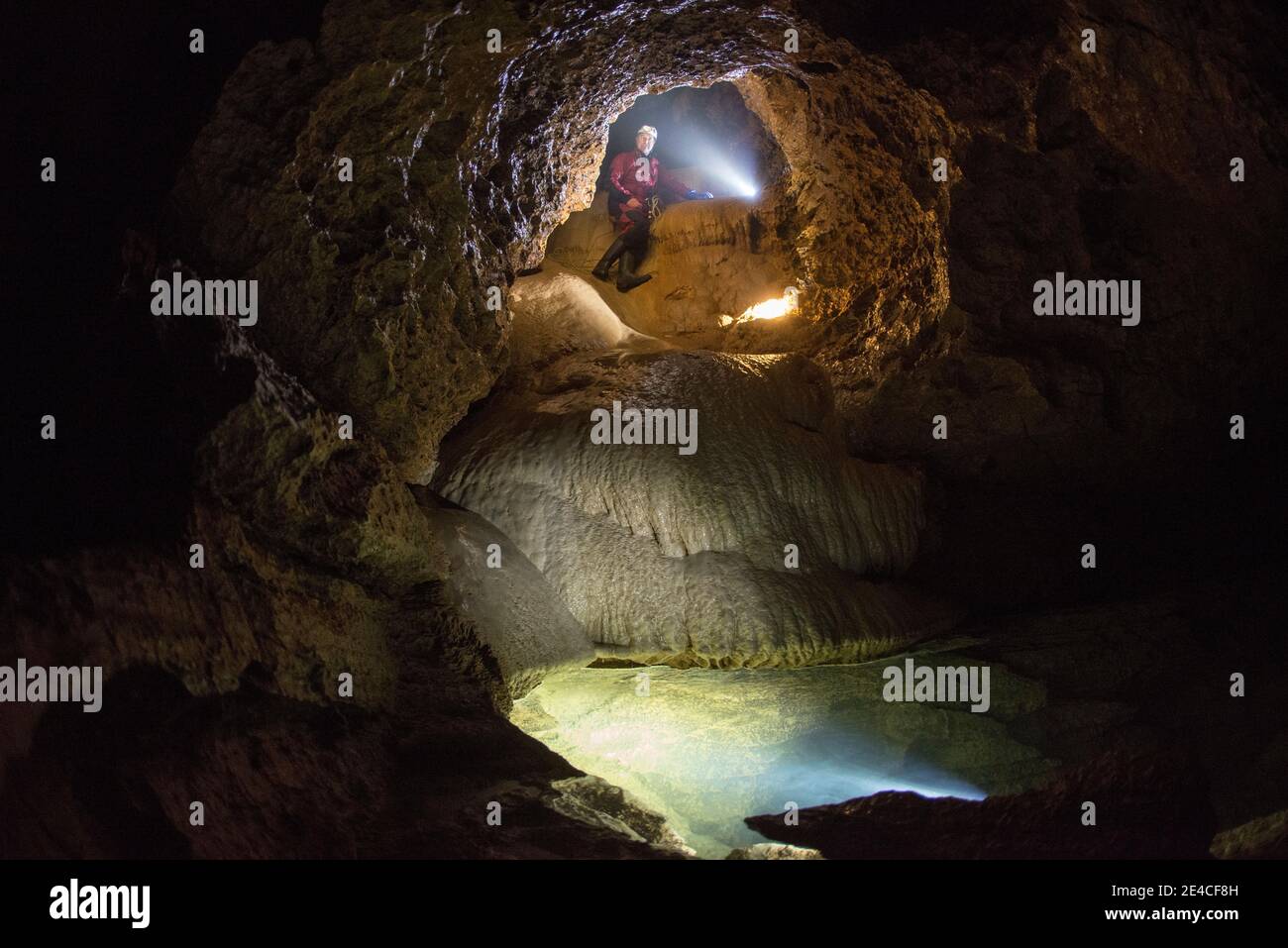 Höhlenforschung, Tropfsteinhöhle Stockfoto