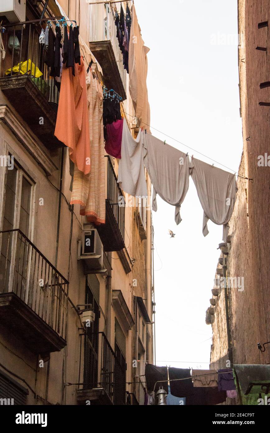 Italien, Wäscheleine mit Wäsche zum Trocknen aufgehängt Stockfoto