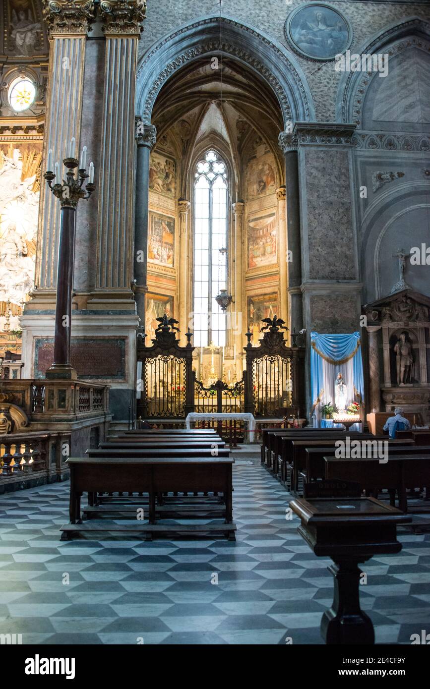 Seitenschiff der Kathedrale von Neapel Stockfoto