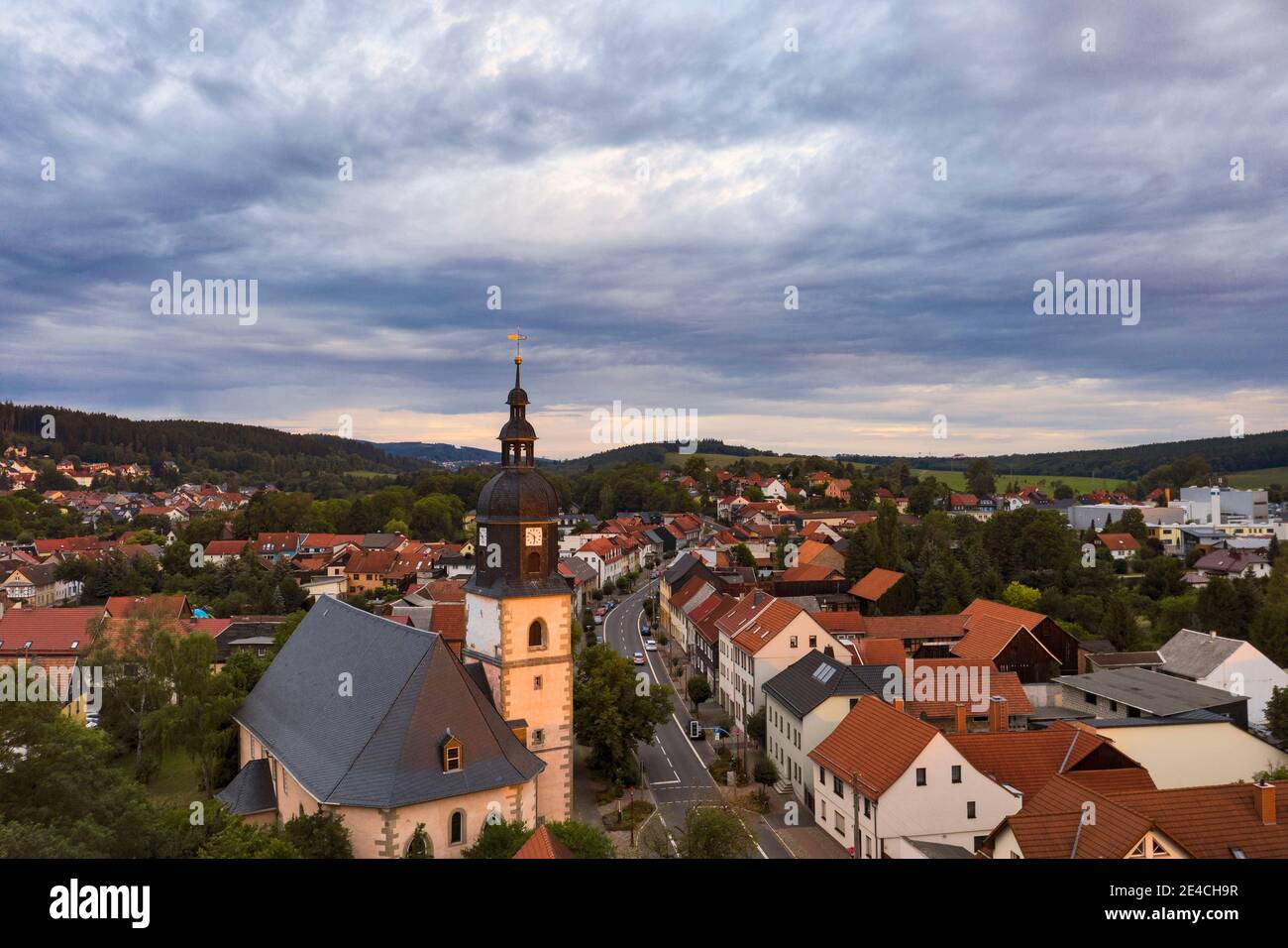 Deutschland, Thüringen, Ilmenau, Langewiesen, Kirche, Hauptstraße, Häuser Stockfoto