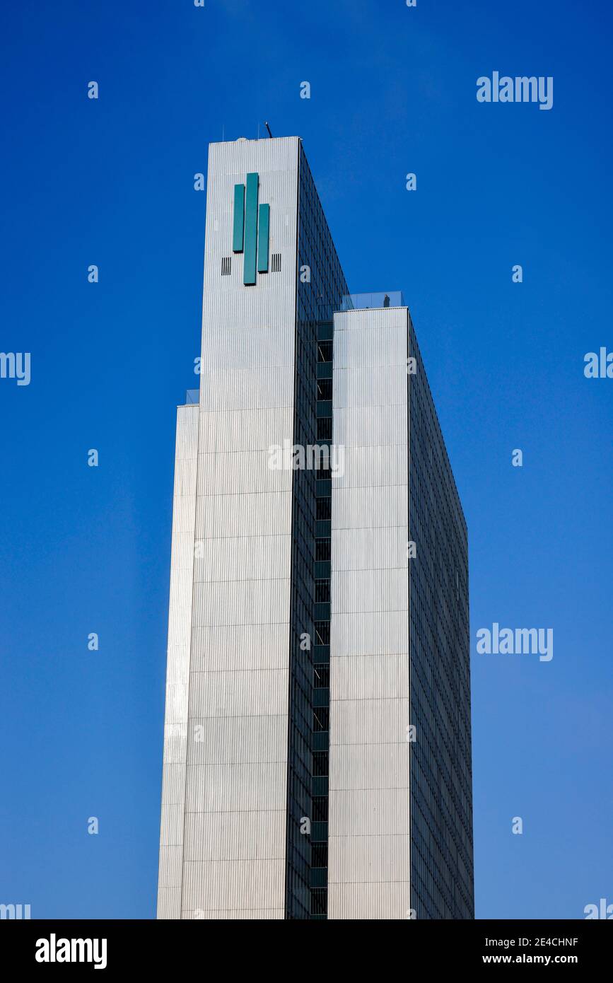 Düsseldorf, Nordrhein-Westfalen, Deutschland - Dreischeibenhaus, das Dreischeibenhaus ist ein 94 Meter hohes Büro- und Verwaltungsgebäude in der gleichnamigen Straße im Stadtzentrum von Düsseldorf. Während seiner Nutzung durch die Thyssen- und Thyssen-Krupp-Gruppen wurde es auch Thyssen-Haus oder Thyssen-Hochhaus genannt Stockfoto