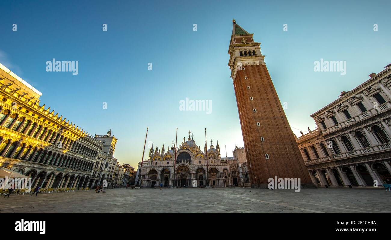 Venedig während Corona Zeiten ohne Touristen, San Marco Fassade, campanile Stockfoto