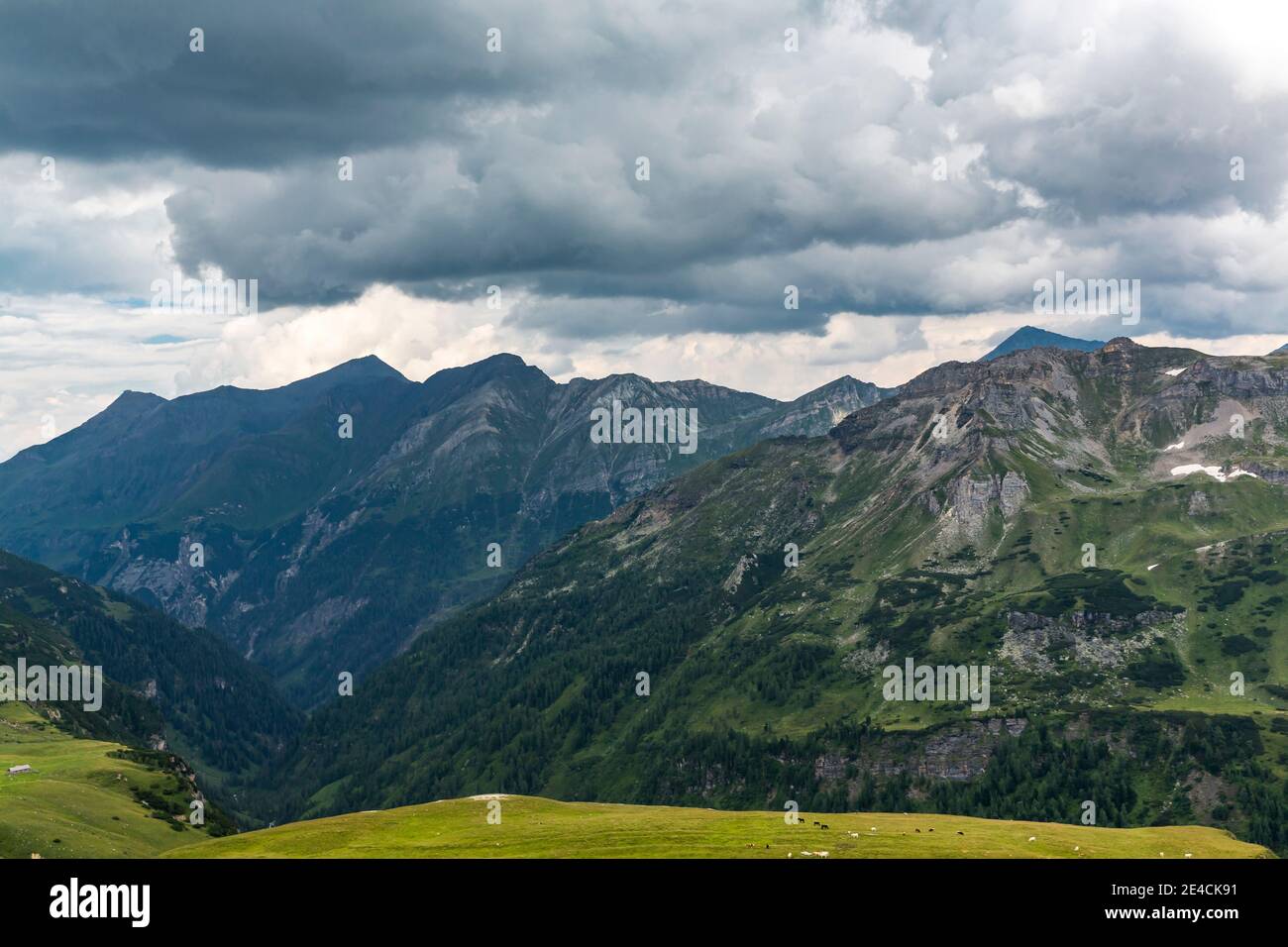 Blick auf die Goldberggruppe vom Hochtor, Seidlwinkeltal, hinten von links Edweinschöderkopf, 2764 m, Edlenkopf, 2924 m, Schaflegerkopf, 2788 m, Ritterkopf, 3007 m, Großglockner Hochalpenstraße, Nationalpark hohe Tauern, Salzburger Land, Kärnten, Österreich, Europa Stockfoto