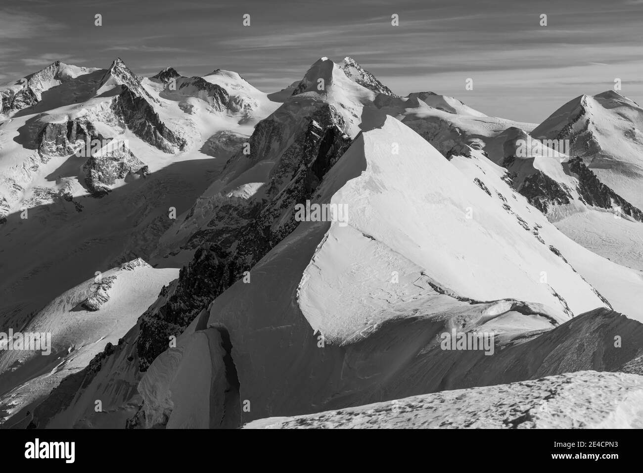 Schweiz, Wallis, Zermatt, Blick vom Hauptgipfel des Breithorns auf Monte Rosa, Liskamm, Breithorn Mittelgipfel und die Zwillinge Pollux und Castor Stockfoto