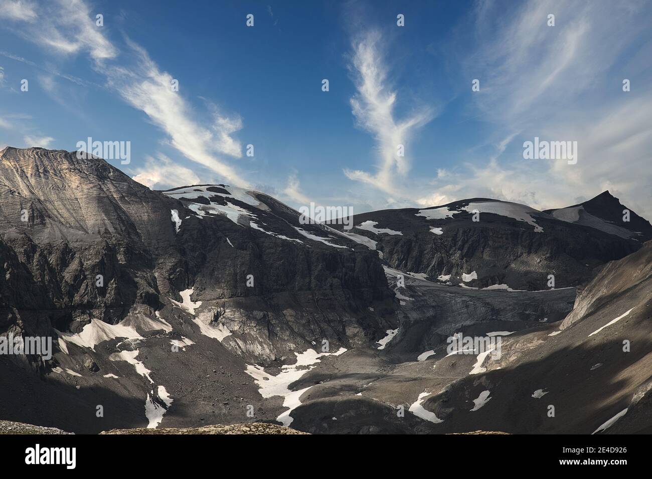 Blick auf den Gletscher in Richtung Piz Segans Teil Die Glarner Alpen in der Schweiz im Sommer Stockfoto