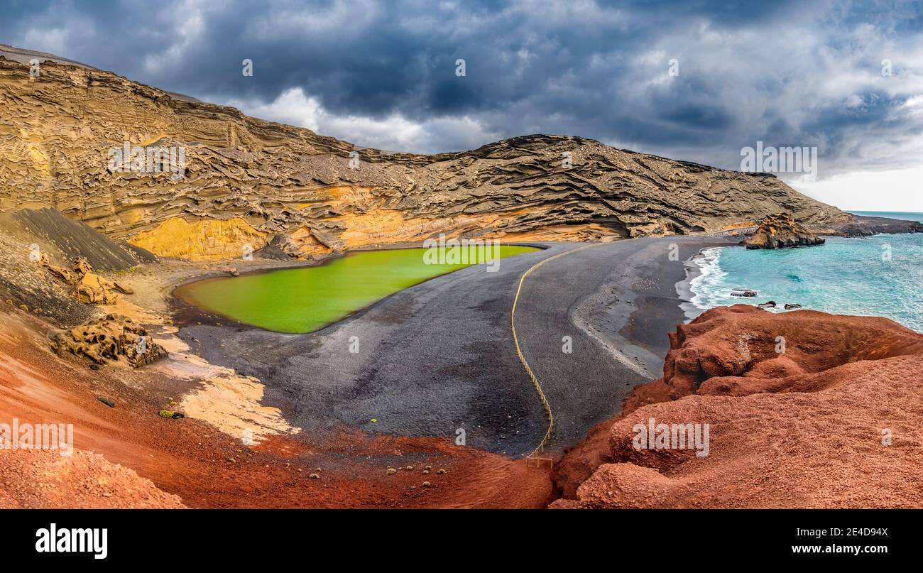 Grüne Lagune, Lago de los Clicos. Strand, El Golfo. Lanzarote Island. Kanarische Inseln Spanien. Europa Stockfoto