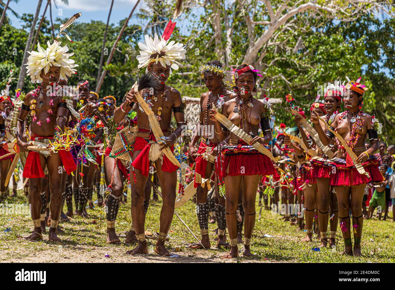 Traditioneller Milamala-Tanz der Trobriand-Inseln während des Festivals der freien Liebe, Kwebwaga, Papua-Neuguinea Stockfoto