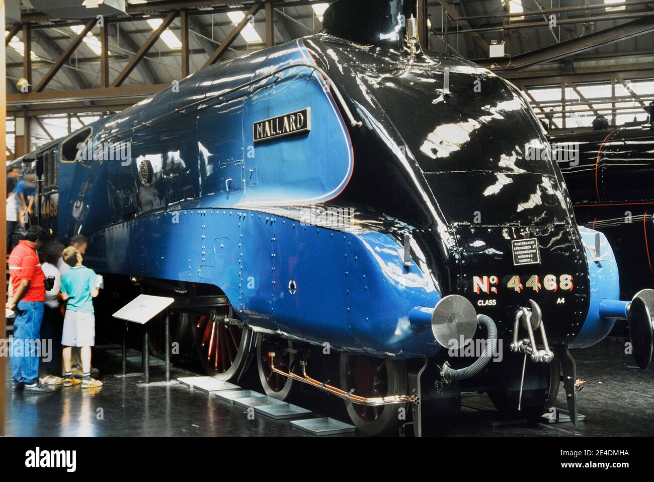 LNER Klasse A4 4468 Mallard Rekord brechen Dampflokomotive im National Railway Museum, York, Yorkshire, England, UK Stockfoto