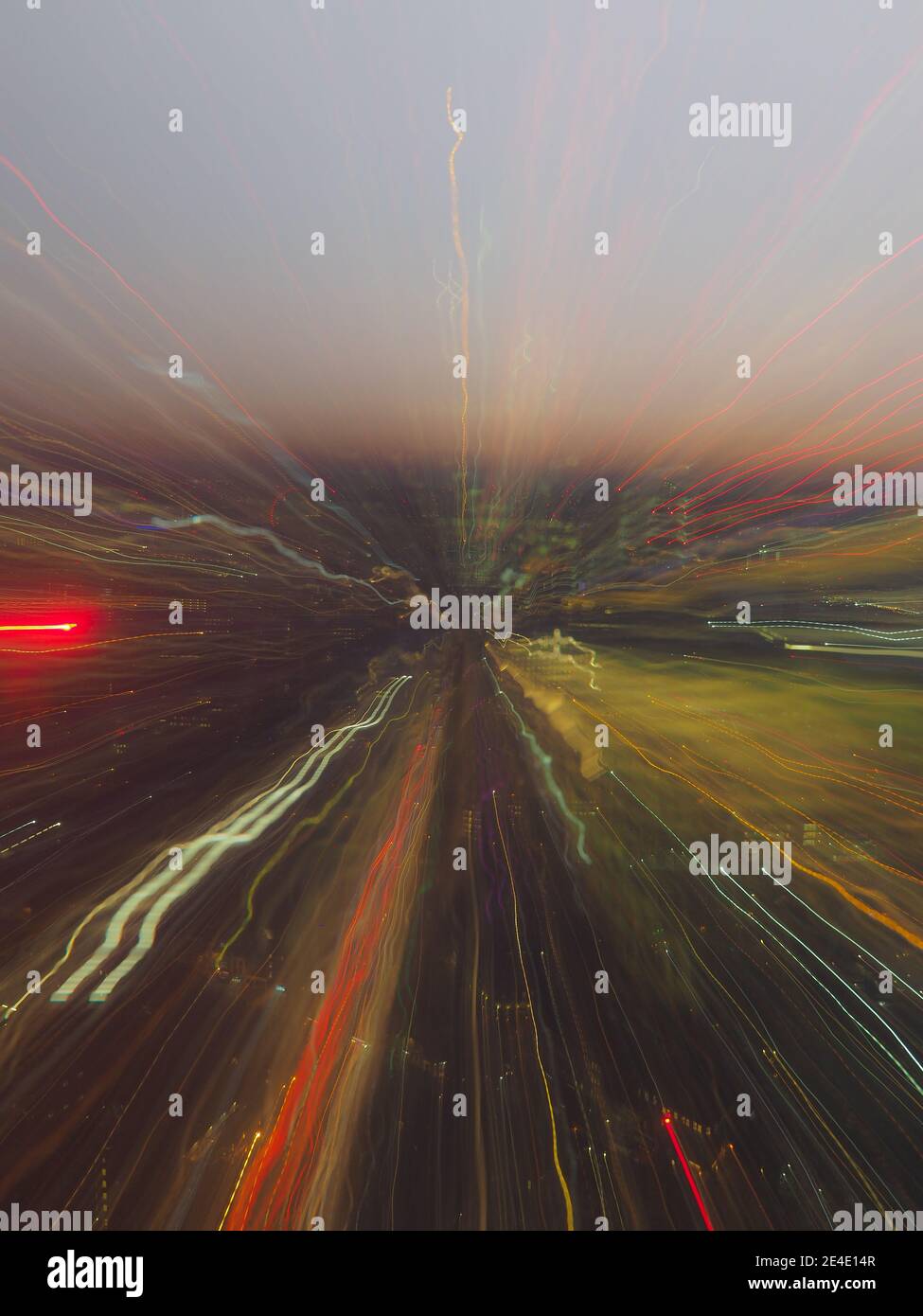 Abstraktes Lichtstreifen-Zoom-Burst-Muster für den Hintergrund Stockfoto