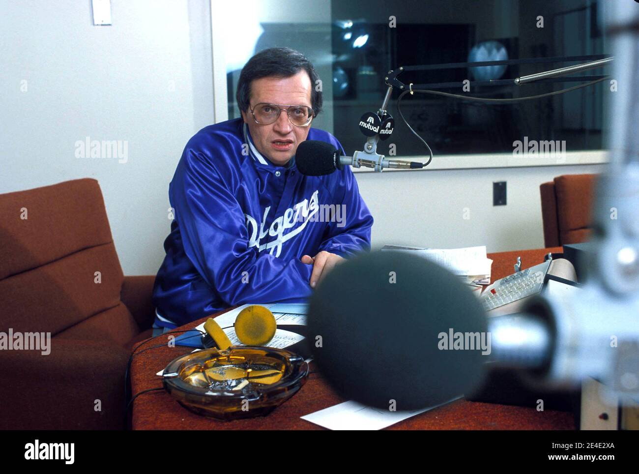 **DATEI FOTO** Larry King ist bei 87 verstorben. Larry King 1987 Quelle: Ralph Dominguez/MediaPunch Stockfoto