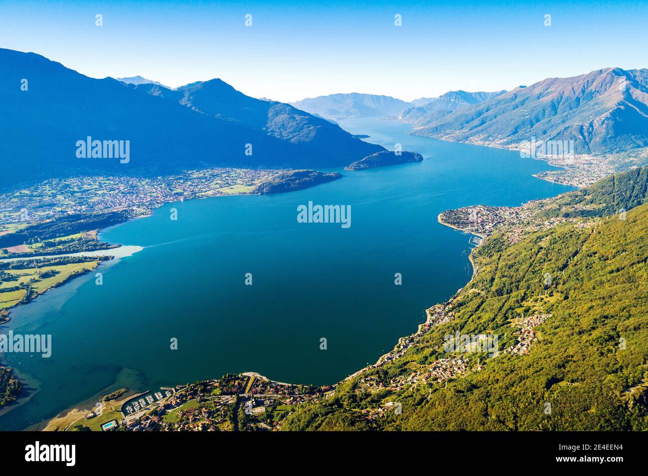 Panorama-Luftaufnahme des Alto Lario nach Süden, Comer See (IT) Stockfoto