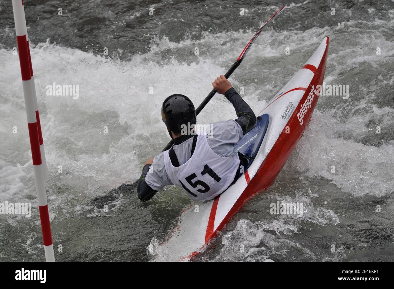 Skopje, Mazedonien, April 07,2018. Auf dem Fluss Treska wurde 50-th jährlichen Internationalen Ilinden Kanuslalom Wettbewerb – IKAS statt. Stockfoto