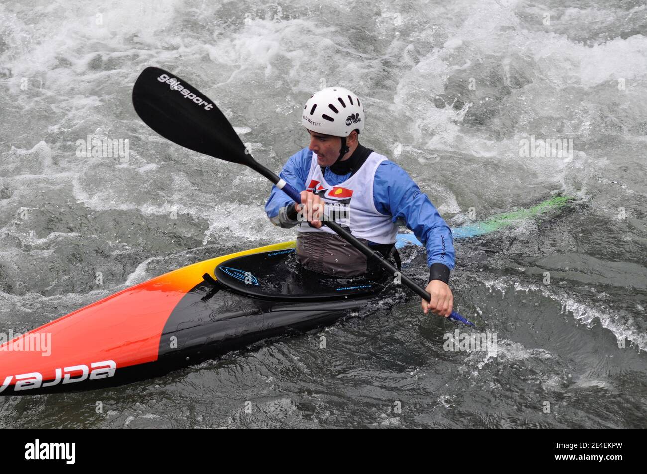Skopje, Mazedonien, April 07,2018. Auf dem Fluss Treska wurde 50-th jährlichen Internationalen Ilinden Kanuslalom Wettbewerb – IKAS statt. Stockfoto