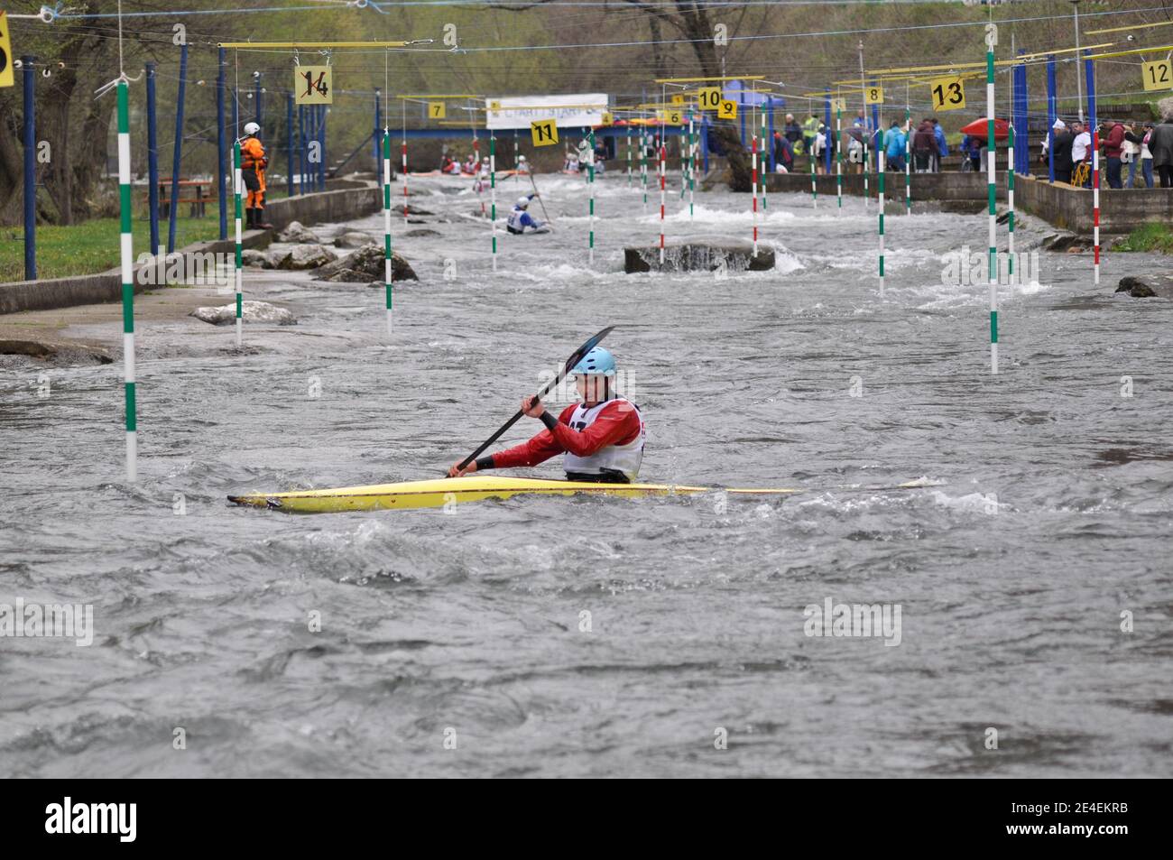 Skopje, Mazedonien, April 07,2018. Auf dem Fluss Treska wurde 50-th jährlichen Internationalen Ilinden Kanuslalom Wettbewerb – IKAS statt. Stockfoto