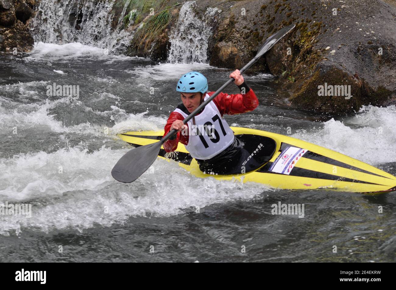 Skopje, Mazedonien, April 07,2018. Auf dem Fluss Treska wurde 50-th jährlichen Internationalen Ilinden Kanuslalom Wettbewerb – IKAS statt. Stockfoto