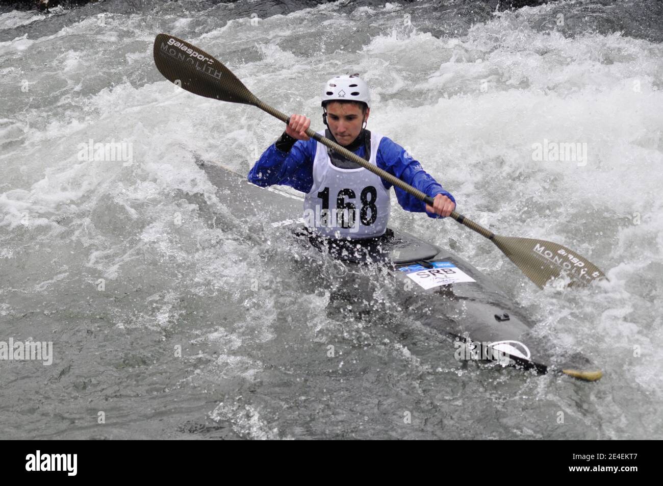 Skopje, Mazedonien, April 07,2018. Auf dem Fluss Treska wurde 50-th jährlichen Internationalen Ilinden Kanuslalom Wettbewerb – IKAS statt. Stockfoto