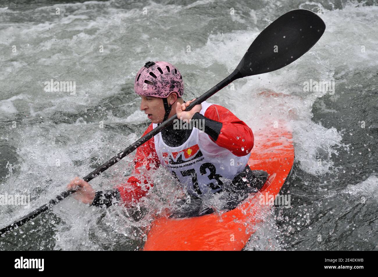 Skopje, Mazedonien, April 07,2018. Auf dem Fluss Treska wurde 50-th jährlichen Internationalen Ilinden Kanuslalom Wettbewerb – IKAS statt. Stockfoto