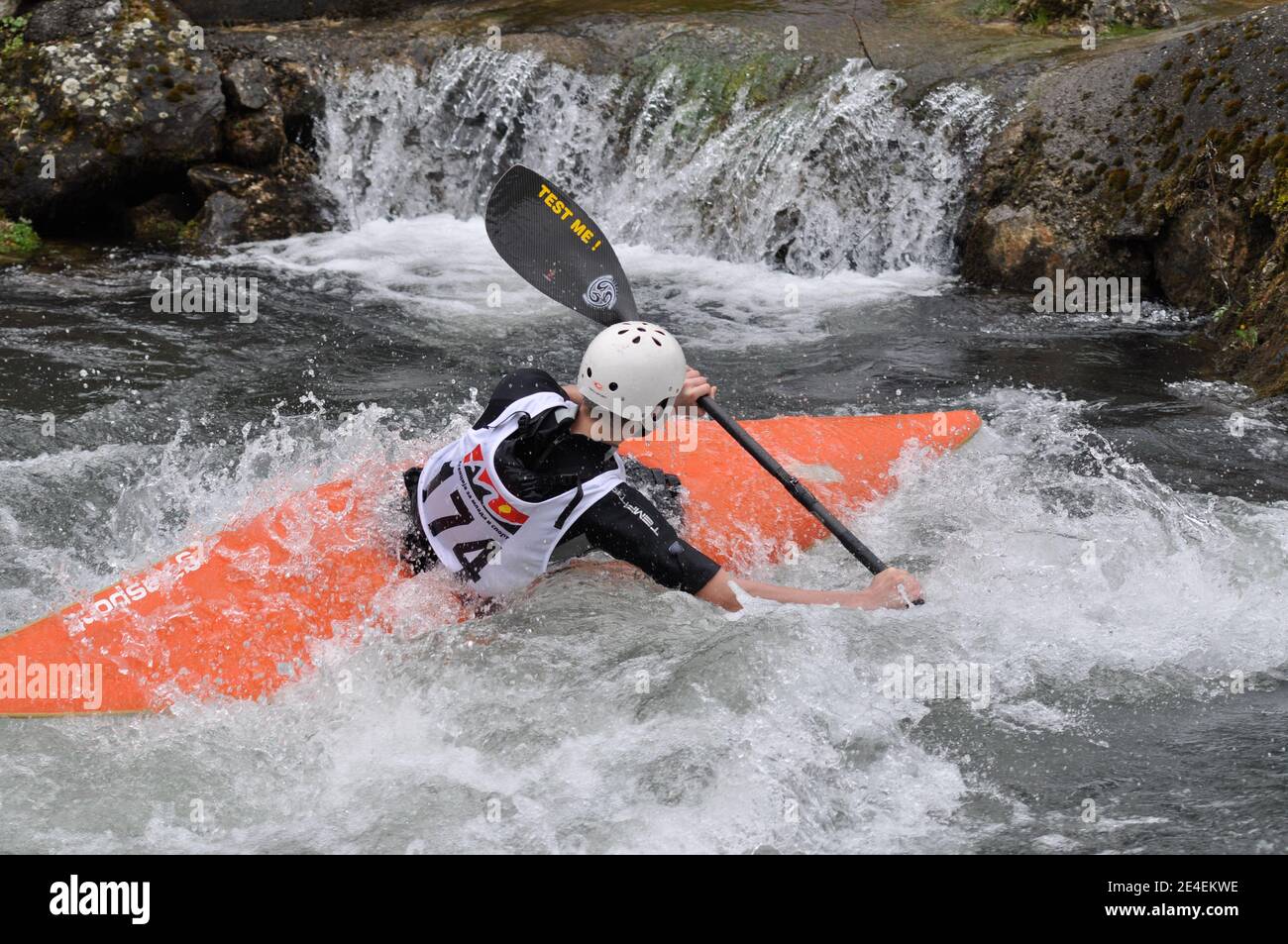 Skopje, Mazedonien, April 07,2018. Auf dem Fluss Treska wurde 50-th jährlichen Internationalen Ilinden Kanuslalom Wettbewerb – IKAS statt. Stockfoto