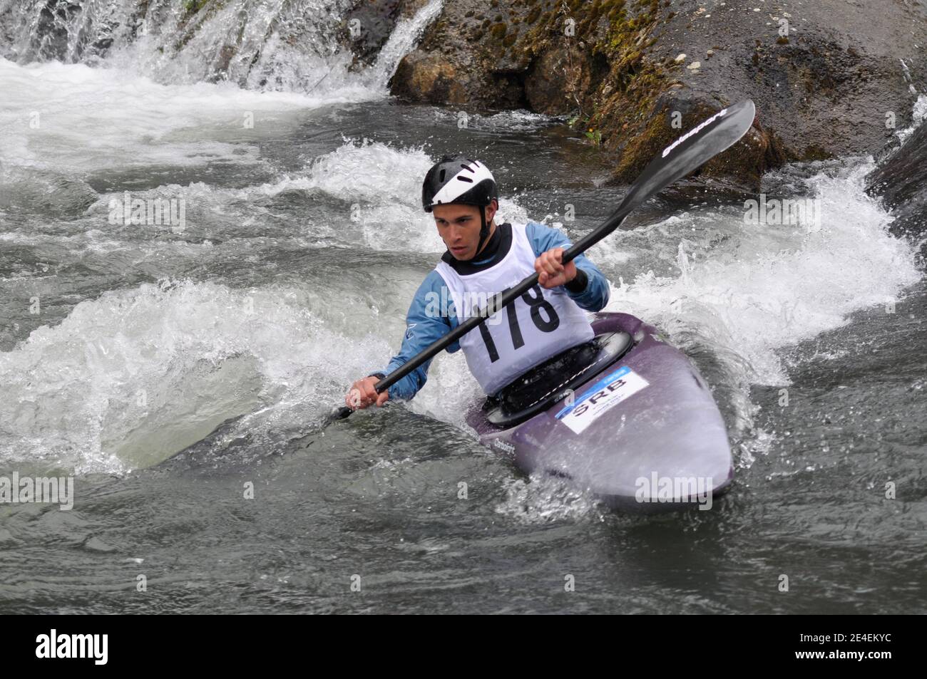 Skopje, Mazedonien, April 07,2018. Auf dem Fluss Treska wurde 50-th jährlichen Internationalen Ilinden Kanuslalom Wettbewerb – IKAS statt. Stockfoto