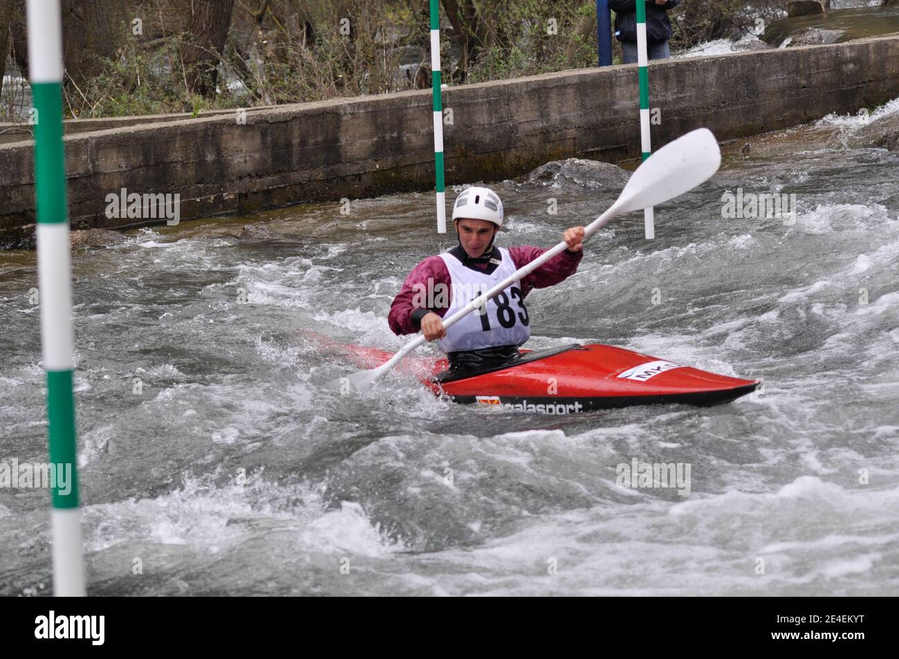 Skopje, Mazedonien, April 07,2018. Auf dem Fluss Treska wurde 50-th jährlichen Internationalen Ilinden Kanuslalom Wettbewerb – IKAS statt. Stockfoto