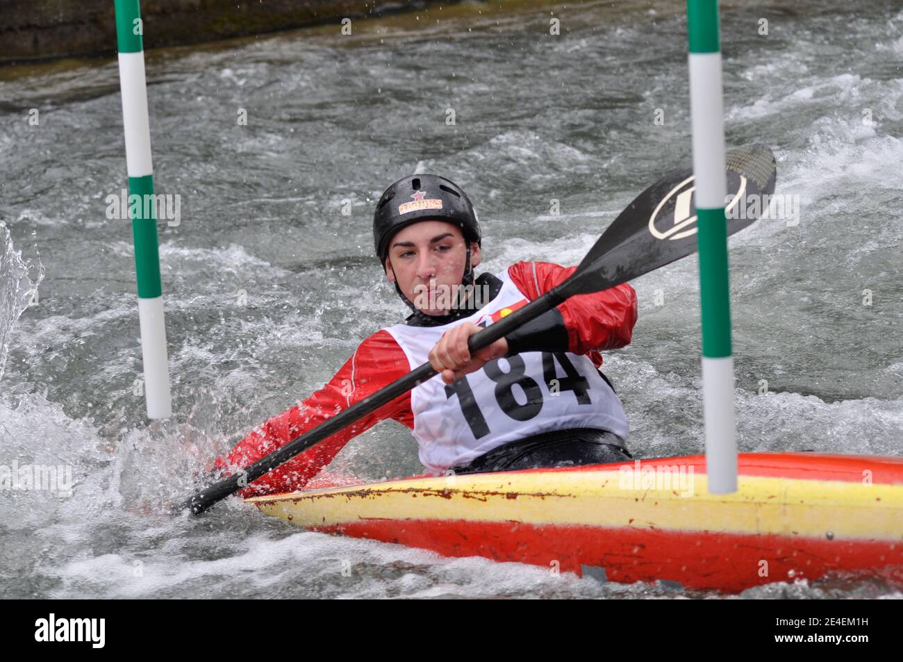 Skopje, Mazedonien, April 07,2018. Auf dem Fluss Treska wurde 50-th jährlichen Internationalen Ilinden Kanuslalom Wettbewerb – IKAS statt. Stockfoto