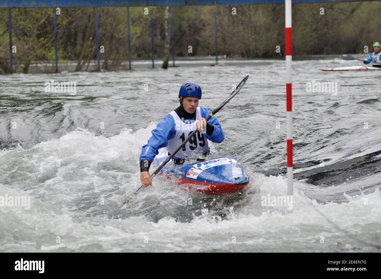 Skopje, Mazedonien, April 07,2018. Auf dem Fluss Treska wurde 50-th jährlichen Internationalen Ilinden Kanuslalom Wettbewerb – IKAS statt. Stockfoto