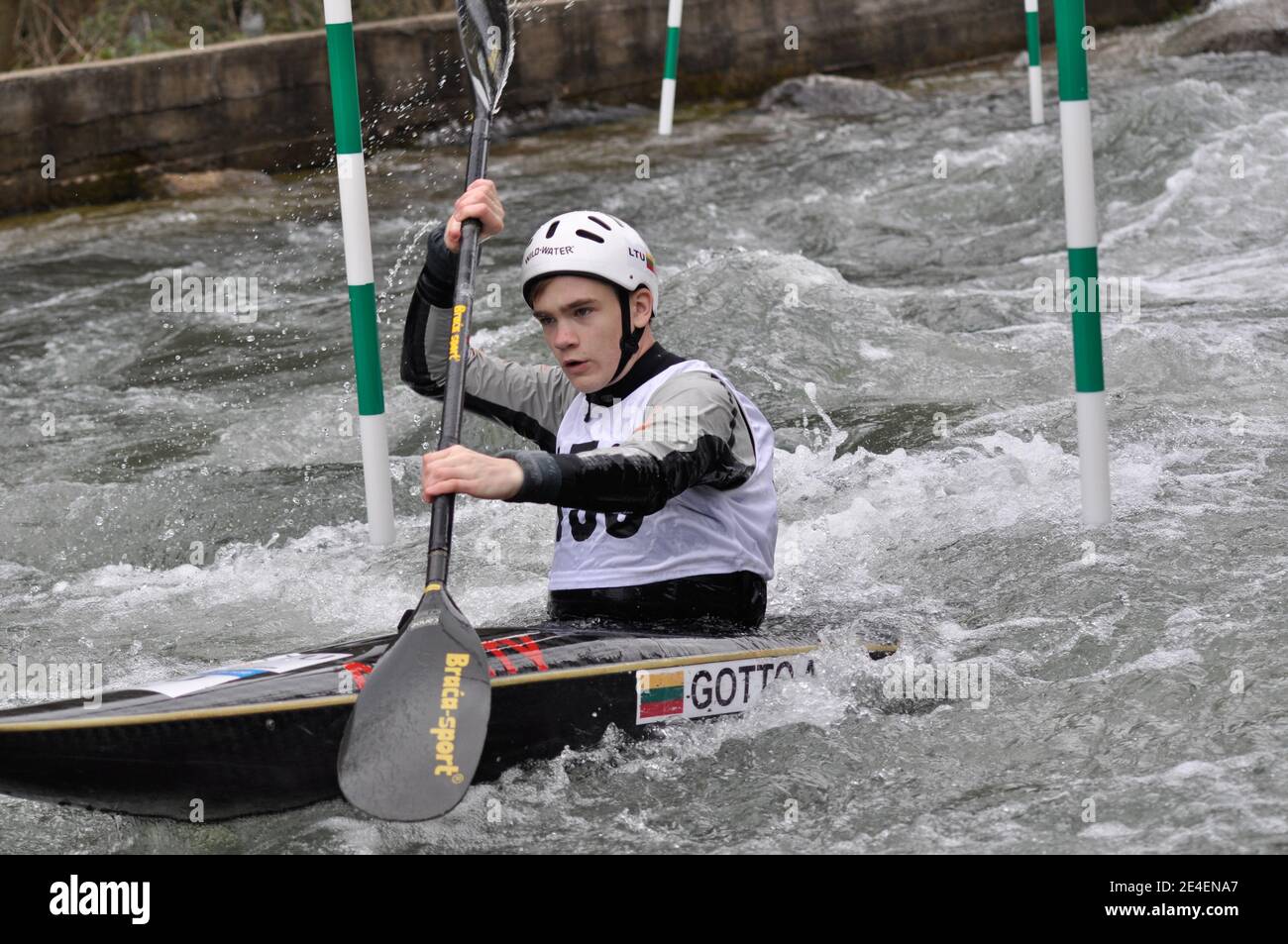 Skopje, Mazedonien, April 07,2018. Auf dem Fluss Treska wurde 50-th jährlichen Internationalen Ilinden Kanuslalom Wettbewerb – IKAS statt. Stockfoto