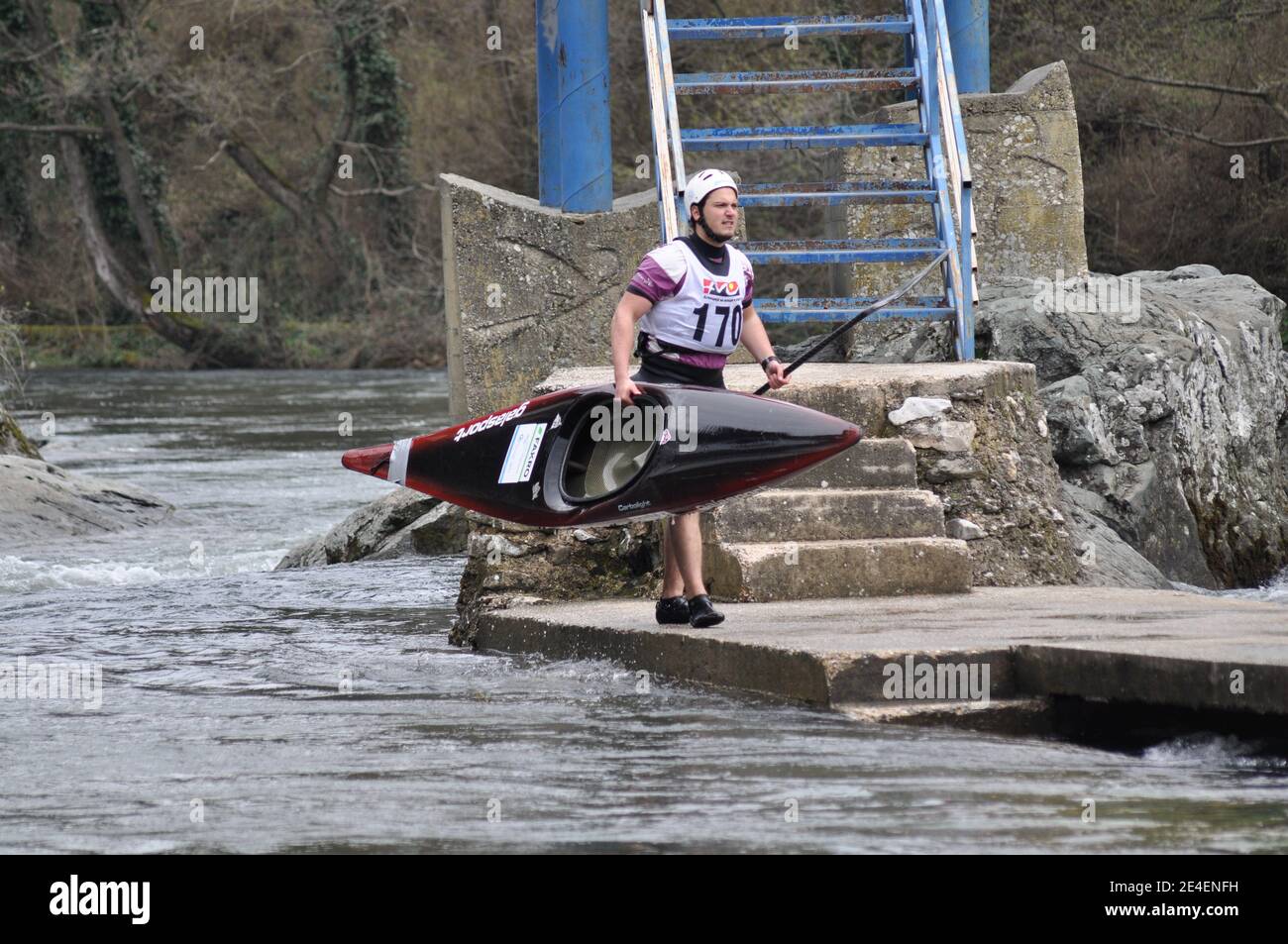 Skopje, Mazedonien, April 07,2018. Auf dem Fluss Treska wurde 50-th jährlichen Internationalen Ilinden Kanuslalom Wettbewerb – IKAS statt. Stockfoto