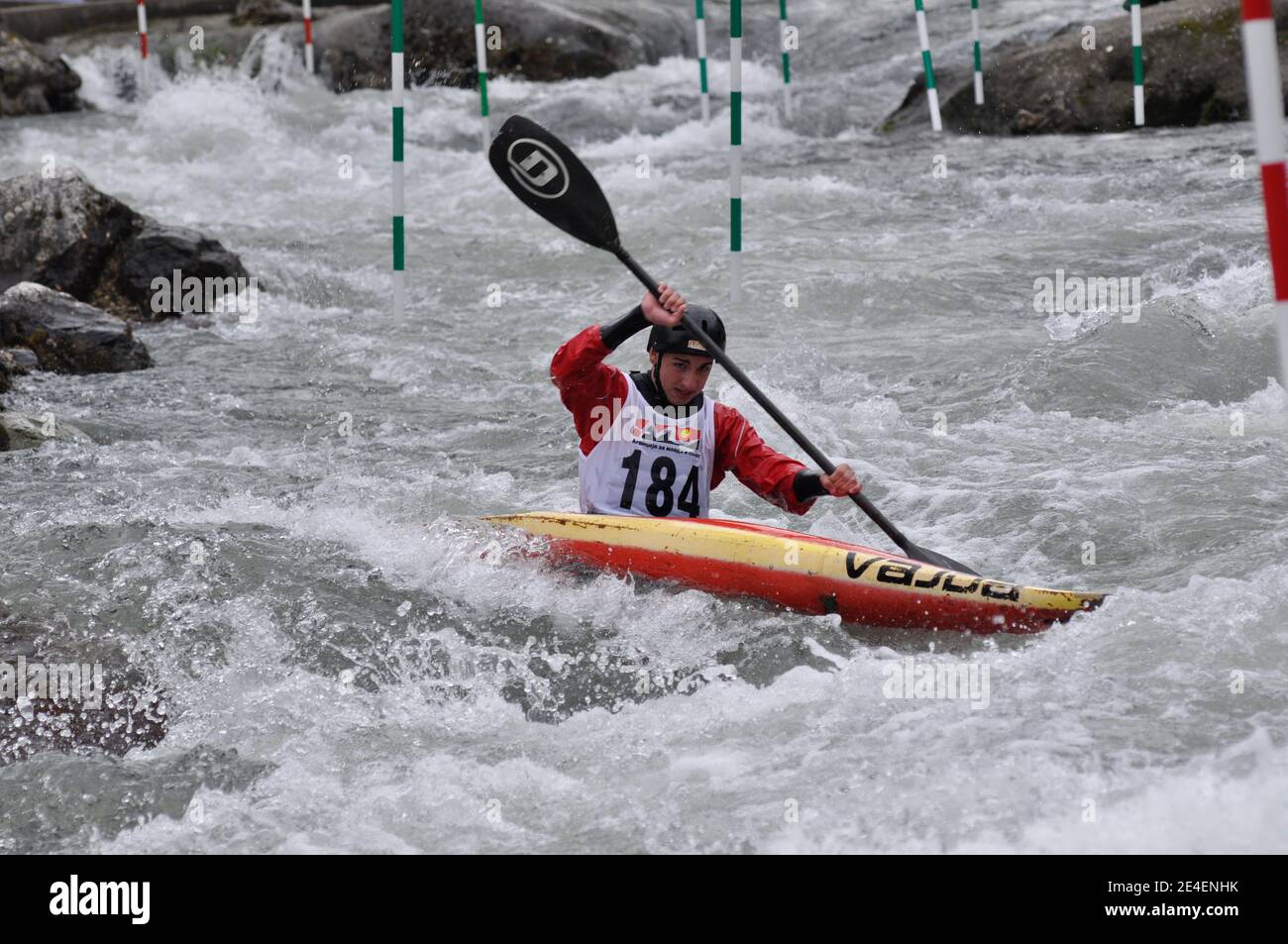 Skopje, Mazedonien, April 07,2018. Auf dem Fluss Treska wurde 50-th jährlichen Internationalen Ilinden Kanuslalom Wettbewerb – IKAS statt. Stockfoto