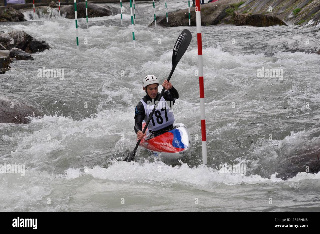 Skopje, Mazedonien, April 07,2018. Auf dem Fluss Treska wurde 50-th jährlichen Internationalen Ilinden Kanuslalom Wettbewerb – IKAS statt. Stockfoto