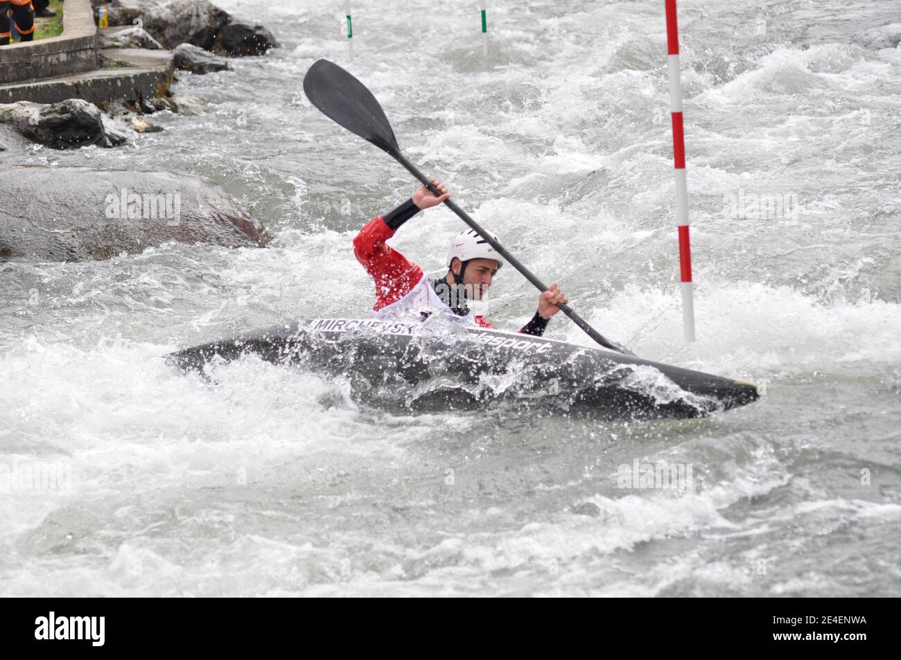 Skopje, Mazedonien, April 07,2018. Auf dem Fluss Treska wurde 50-th jährlichen Internationalen Ilinden Kanuslalom Wettbewerb – IKAS statt. Stockfoto