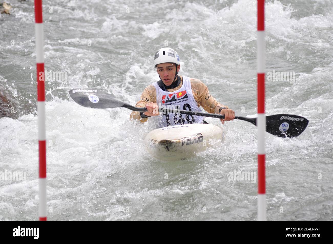 Skopje, Mazedonien, April 07,2018. Auf dem Fluss Treska wurde 50-th jährlichen Internationalen Ilinden Kanuslalom Wettbewerb – IKAS statt. Stockfoto