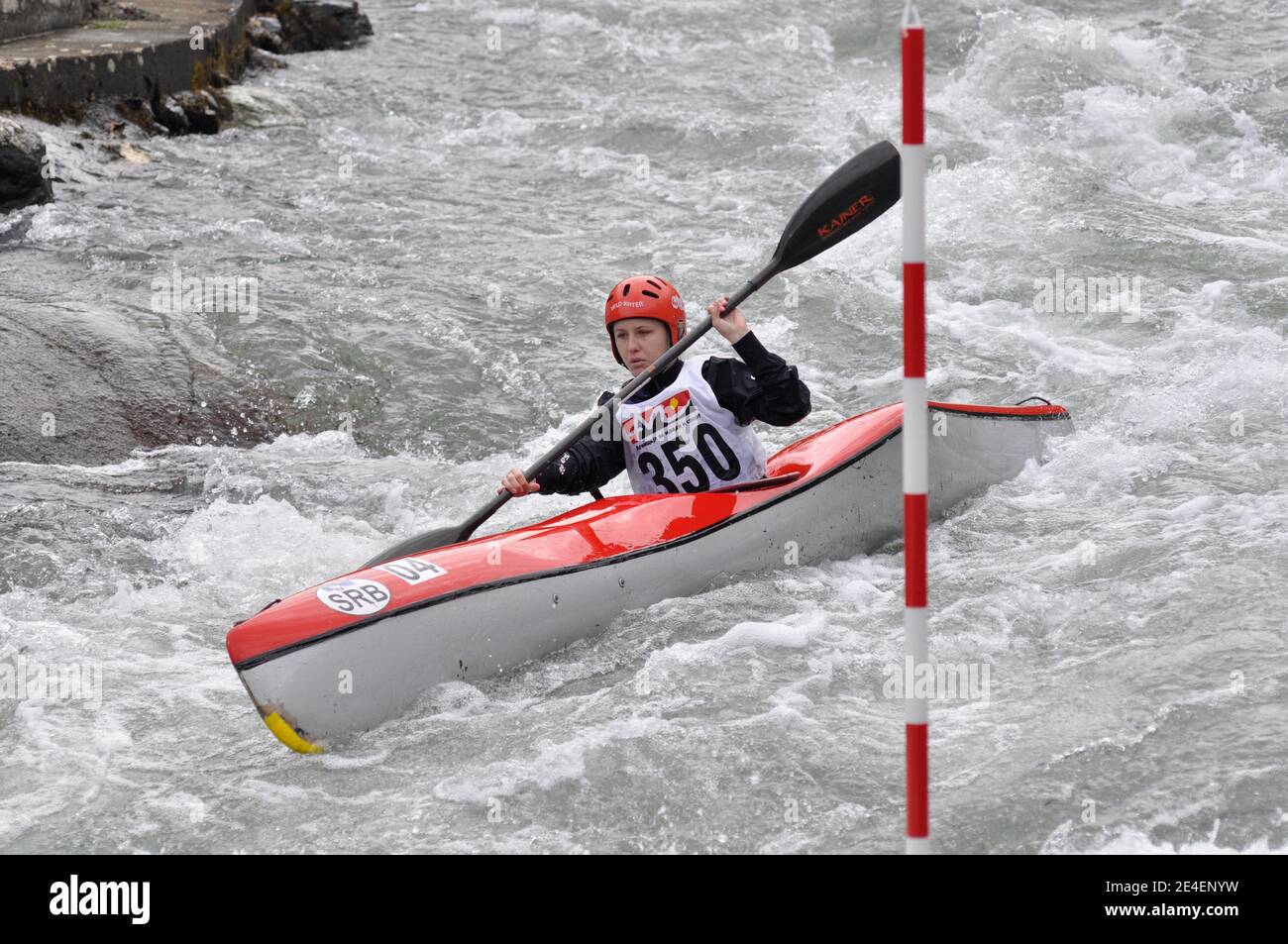 Skopje, Mazedonien, April 07,2018. Auf dem Fluss Treska wurde 50-th jährlichen Internationalen Ilinden Kanuslalom Wettbewerb – IKAS statt. Stockfoto